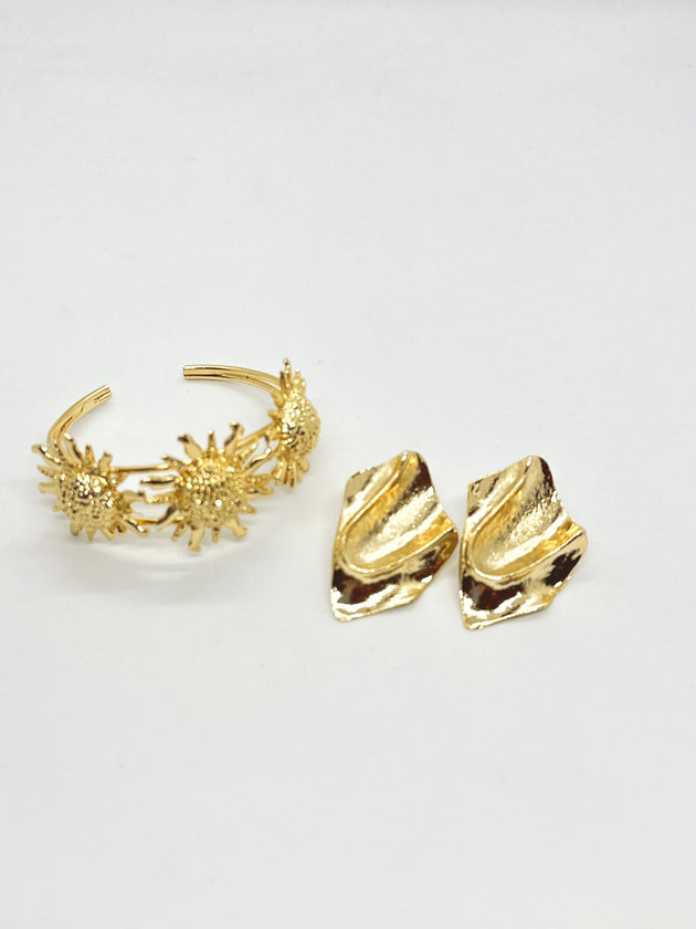 Timeless Gold Earring